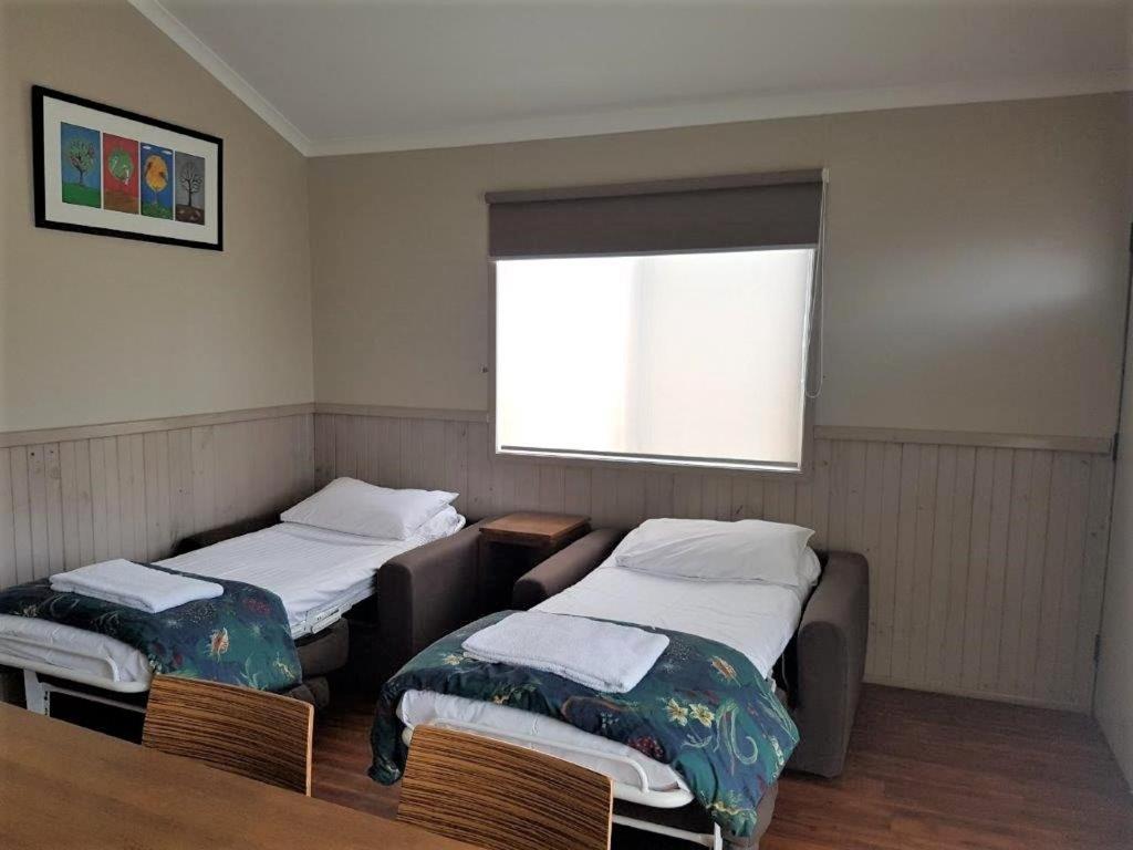 Canberra Carotel Motel Room photo